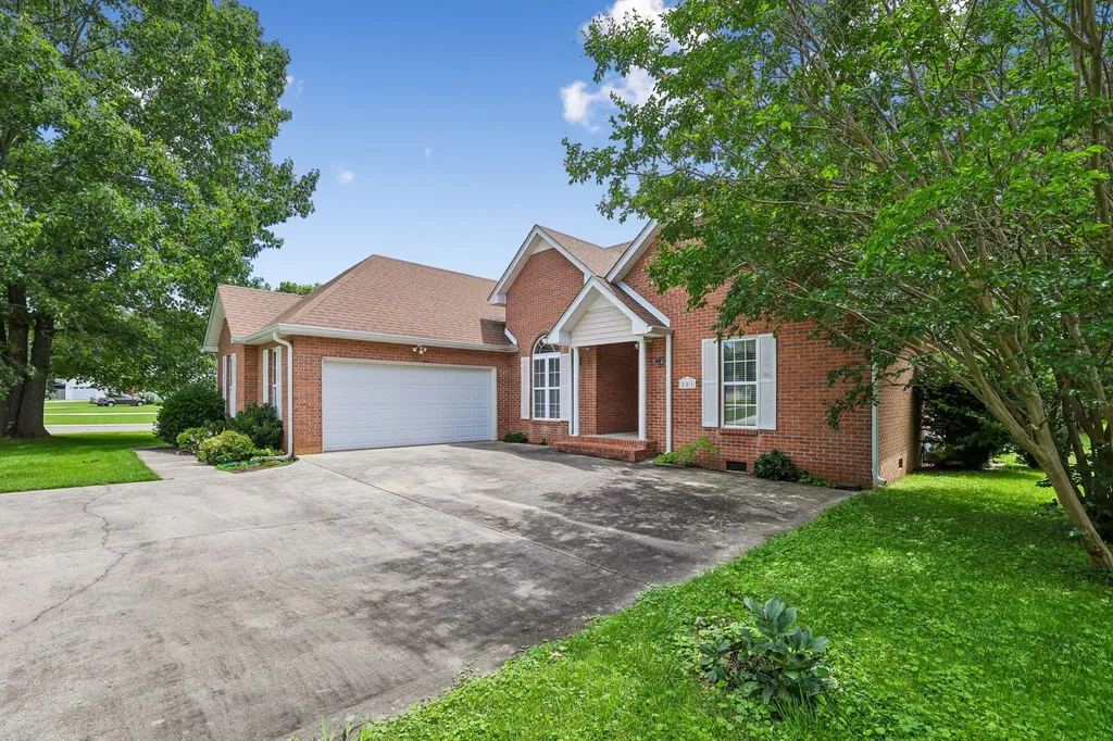 201 Jennings Circle Tullahoma TN 37388