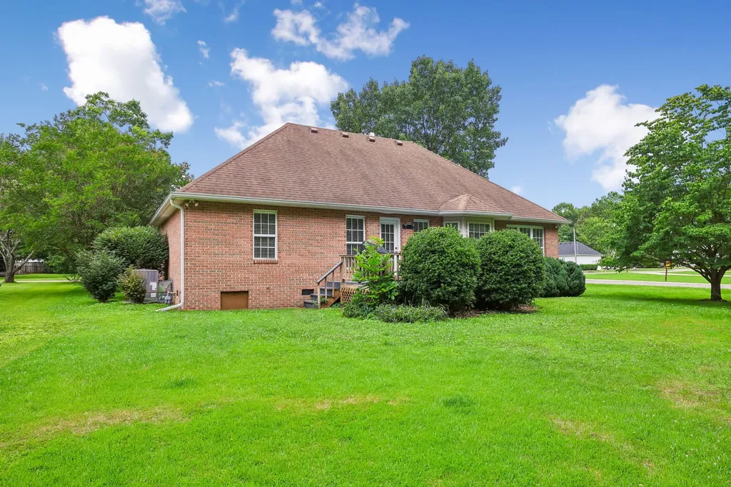 201 Jennings Circle Tullahoma TN 37388