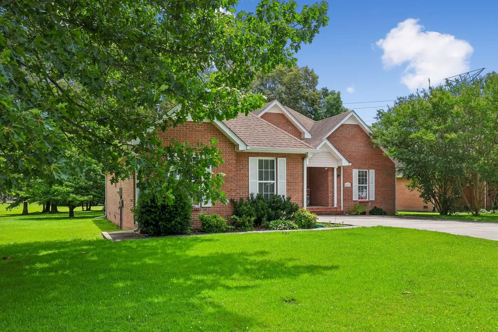 201 Jennings Circle Tullahoma TN 37388
