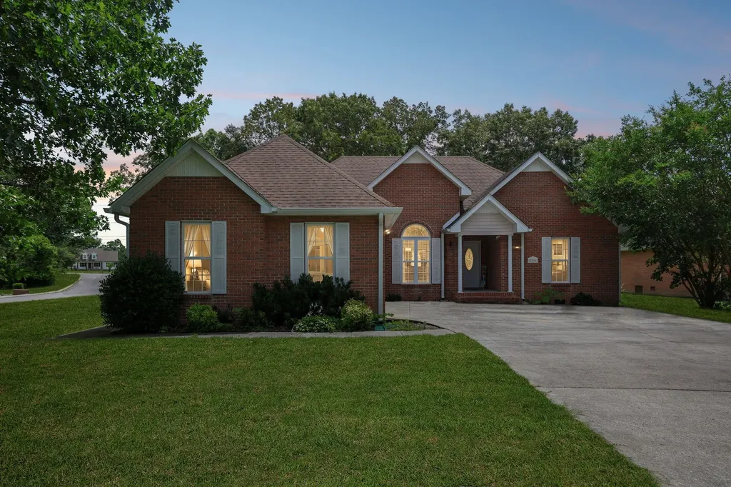 201 Jennings Circle Tullahoma TN 37388