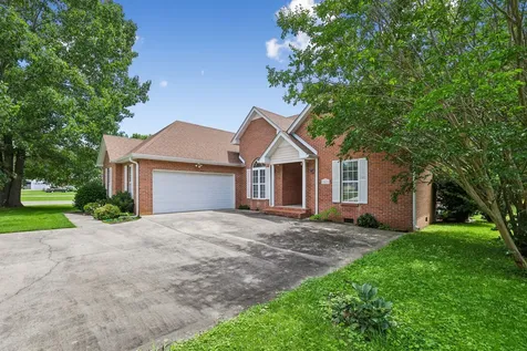 201 Jennings Circle Tullahoma TN 37388