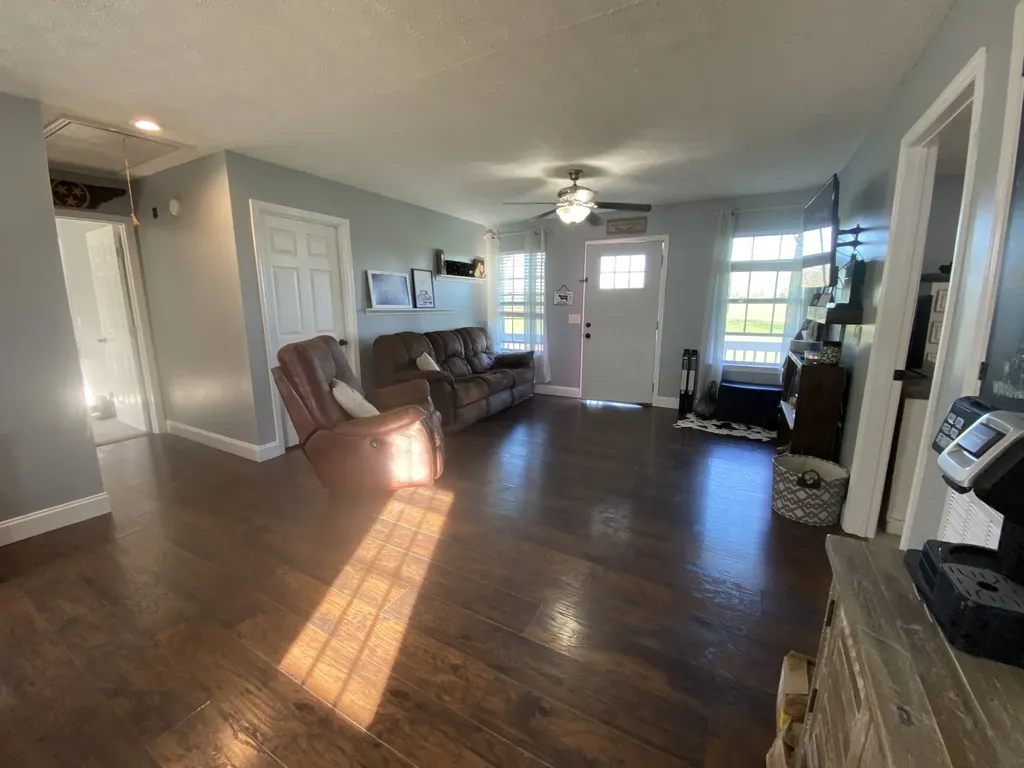 4421 Thomasville Road Chapmansboro TN 37035