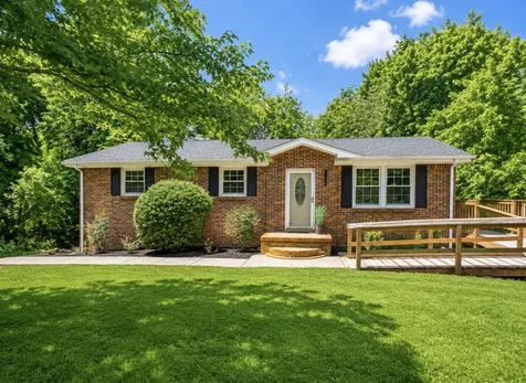 1151 Chestnut Drive Burns TN 37029