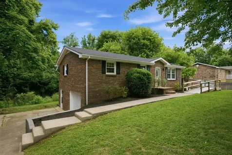 1151 Chestnut Drive Burns TN 37029