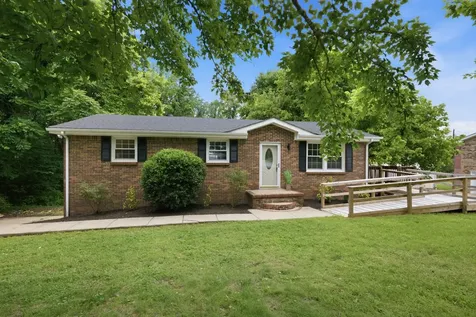 1151 Chestnut Drive Burns TN 37029