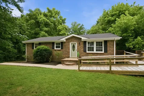 1151 Chestnut Drive Burns TN 37029