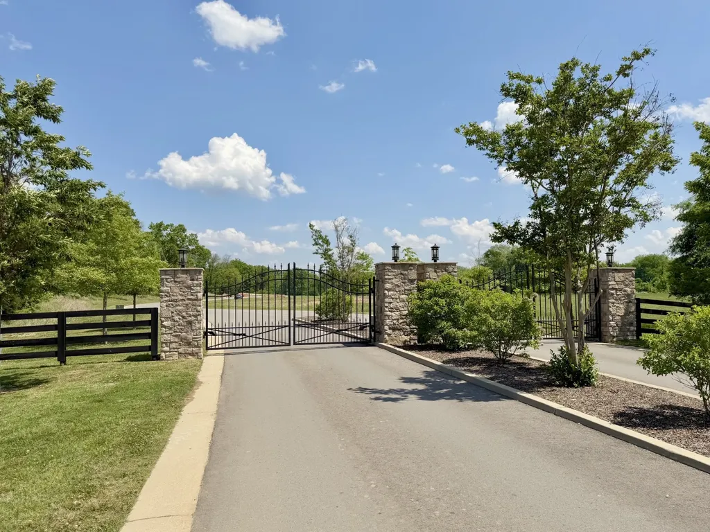1538 Divine Court Arrington TN 37014
