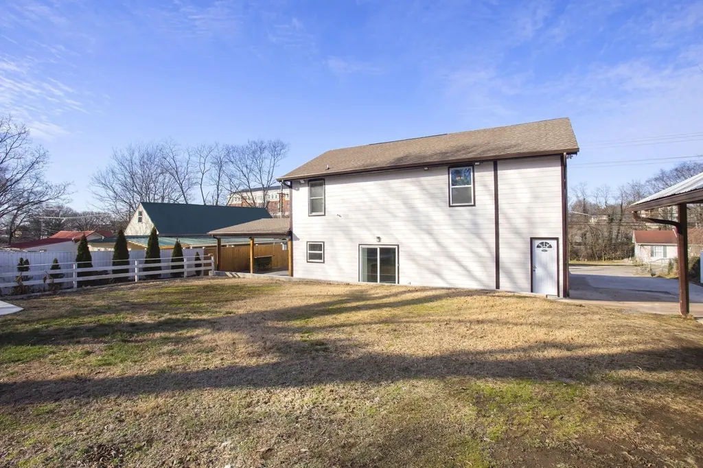 239 E Bledsoe Street Gallatin TN 37066