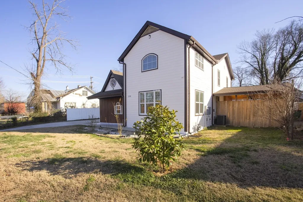 239 E Bledsoe Street Gallatin TN 37066