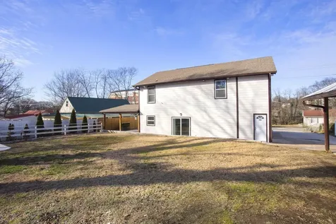 239 E Bledsoe Street Gallatin TN 37066