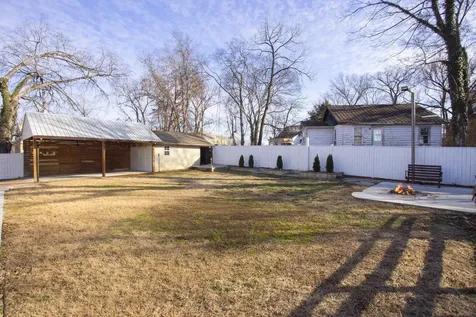 239 E Bledsoe Street Gallatin TN 37066