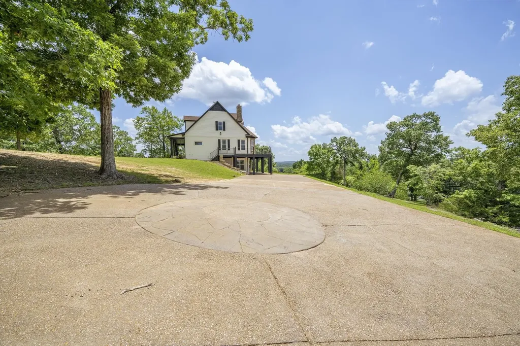 851 Rivers Edge Drive Bath Springs TN 38311