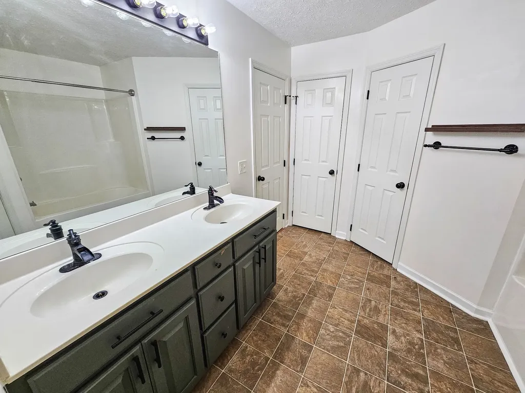 105 Twin Oaks Drive Bell Buckle TN 37020