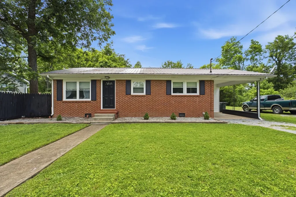 226 N Pine Street Hohenwald TN 38462
