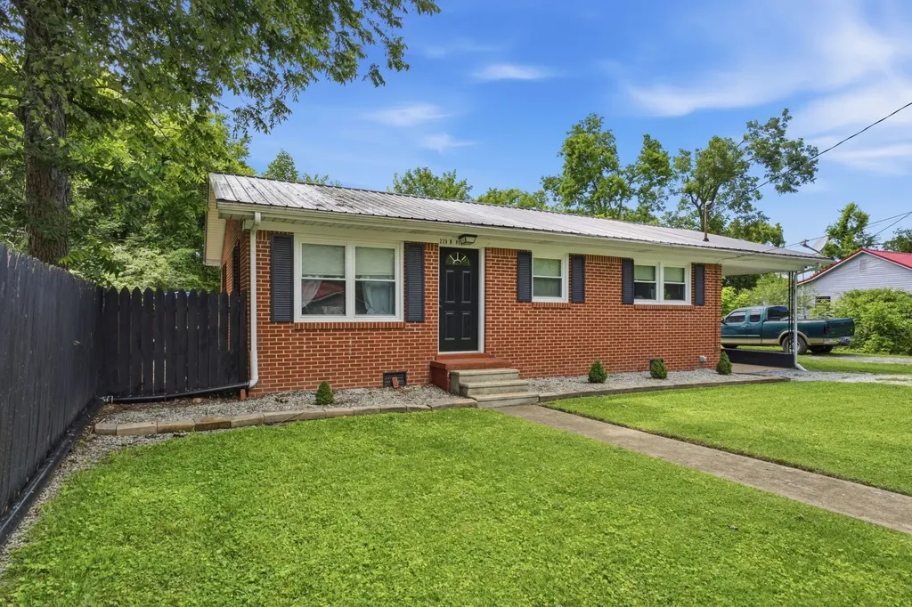 226 N Pine Street Hohenwald TN 38462
