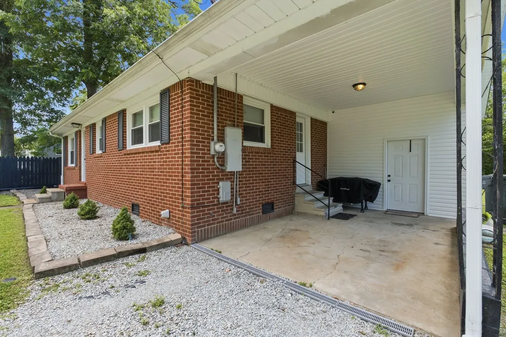 226 N Pine Street Hohenwald TN 38462