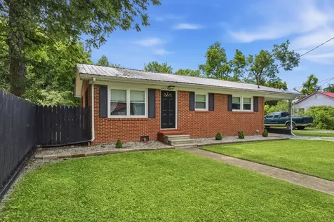 226 N Pine Street Hohenwald TN 38462