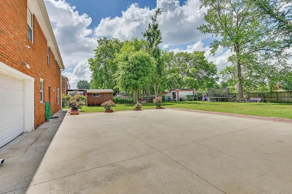 655 Harding Place Nashville TN 37211