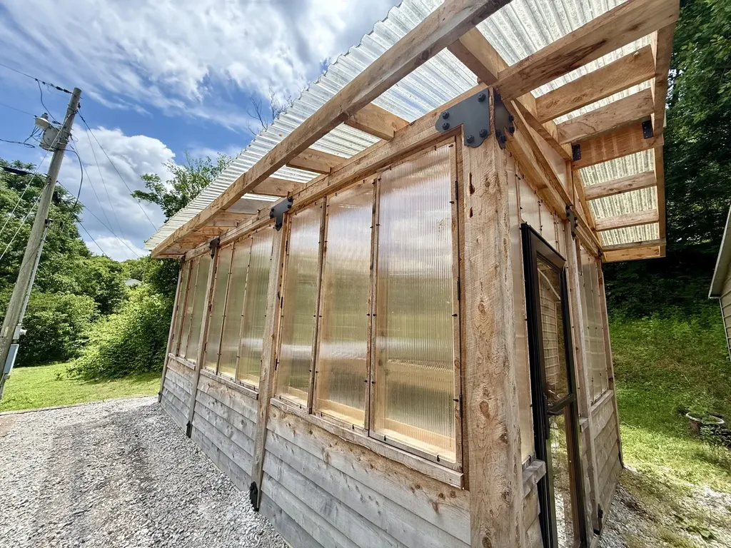 6 Mason Lane Brush Creek TN 38547