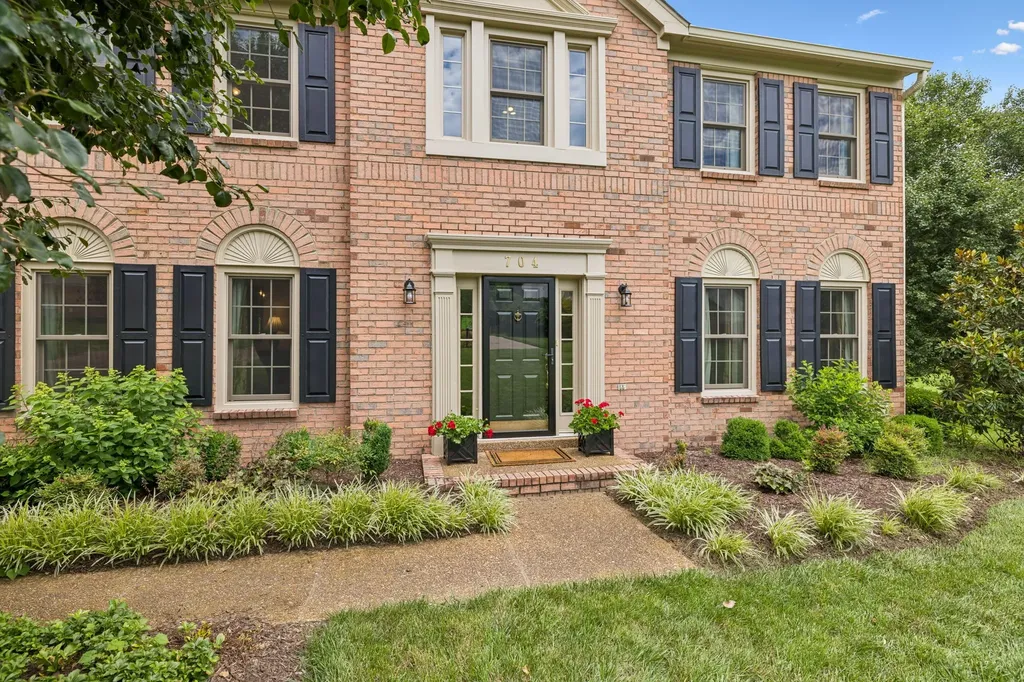704 Helmsdale Pl, S Brentwood TN 37027