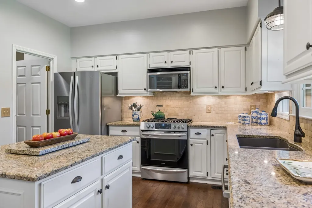 704 Helmsdale Pl, S Brentwood TN 37027