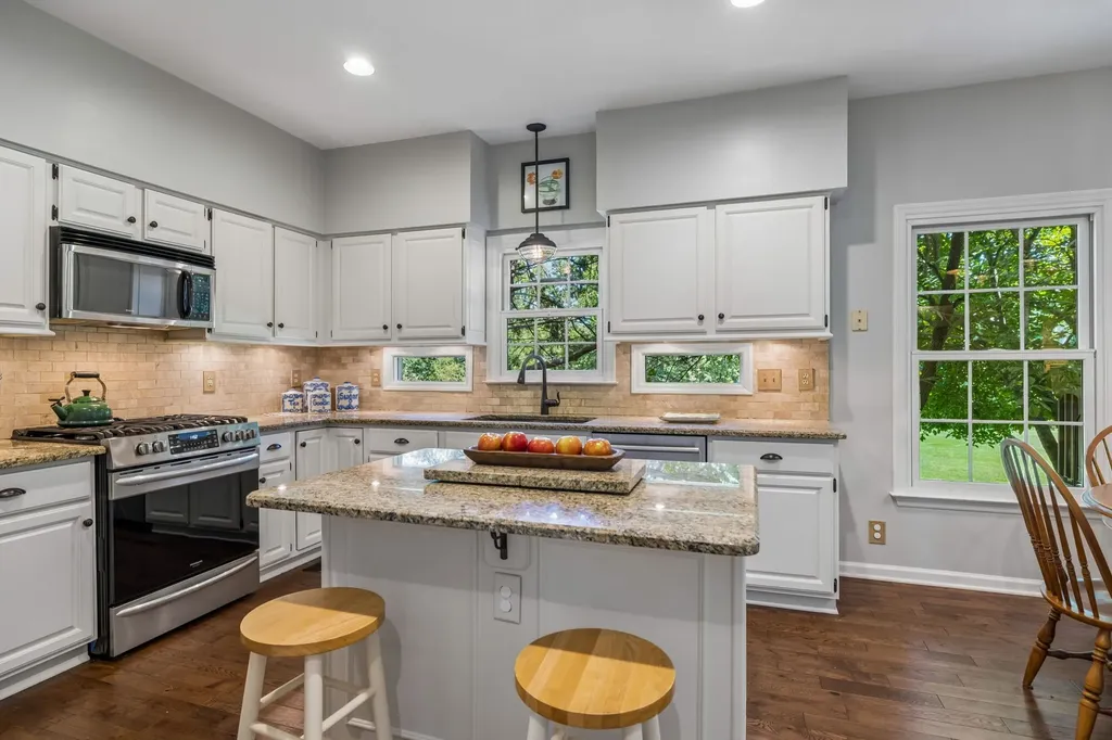 704 Helmsdale Pl, S Brentwood TN 37027