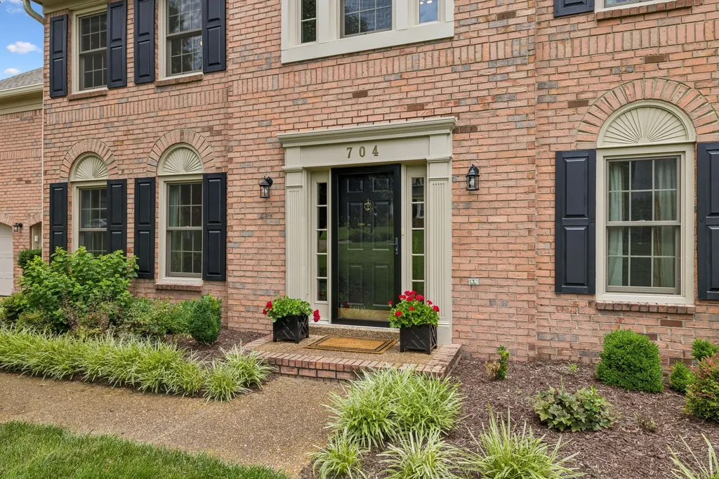 704 Helmsdale Pl, S Brentwood TN 37027