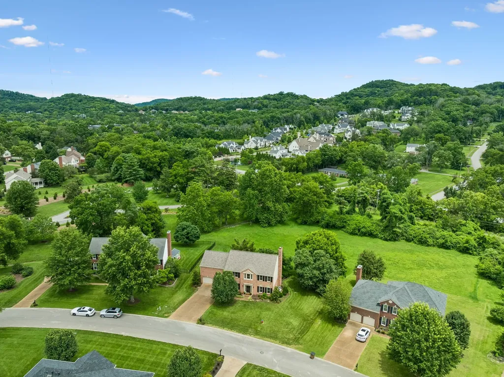 704 Helmsdale Pl, S Brentwood TN 37027