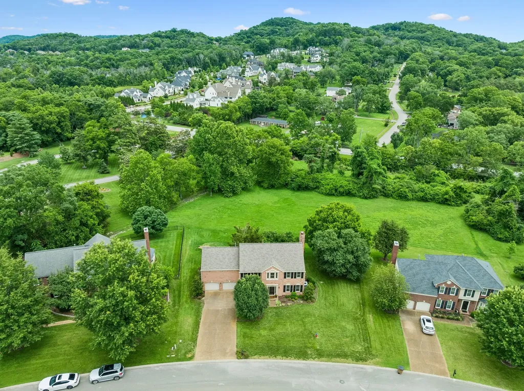 704 Helmsdale Pl, S Brentwood TN 37027