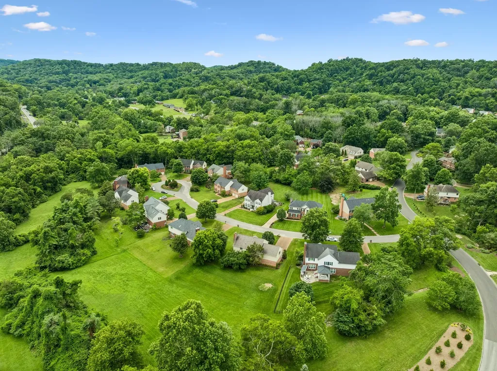 704 Helmsdale Pl, S Brentwood TN 37027