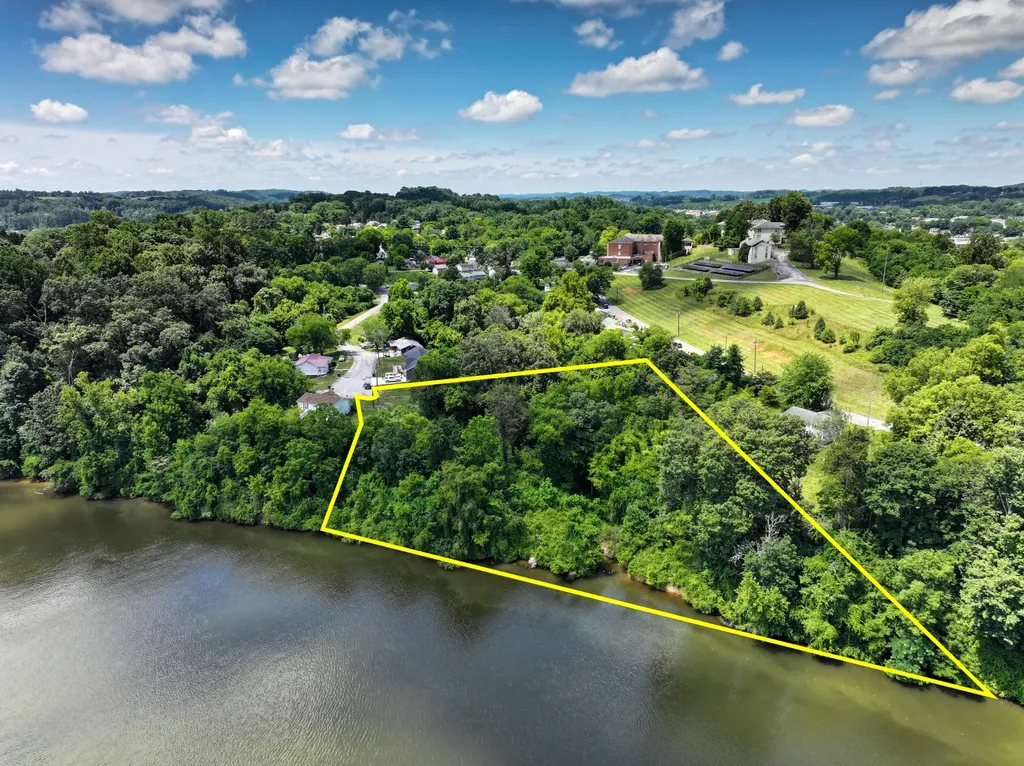 100 Riverview Drive Loudon TN 37774