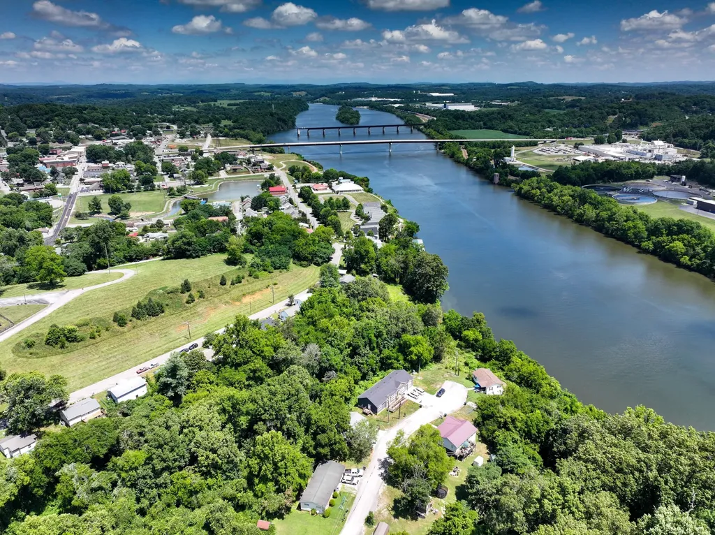 100 Riverview Drive Loudon TN 37774