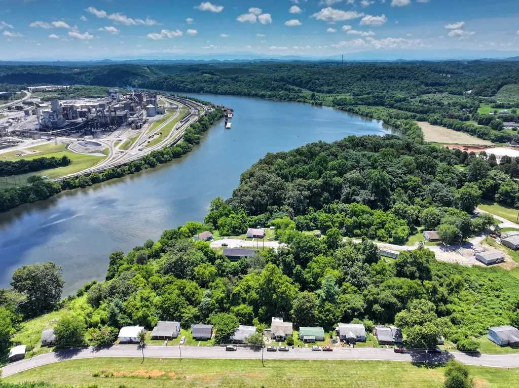 100 Riverview Drive Loudon TN 37774