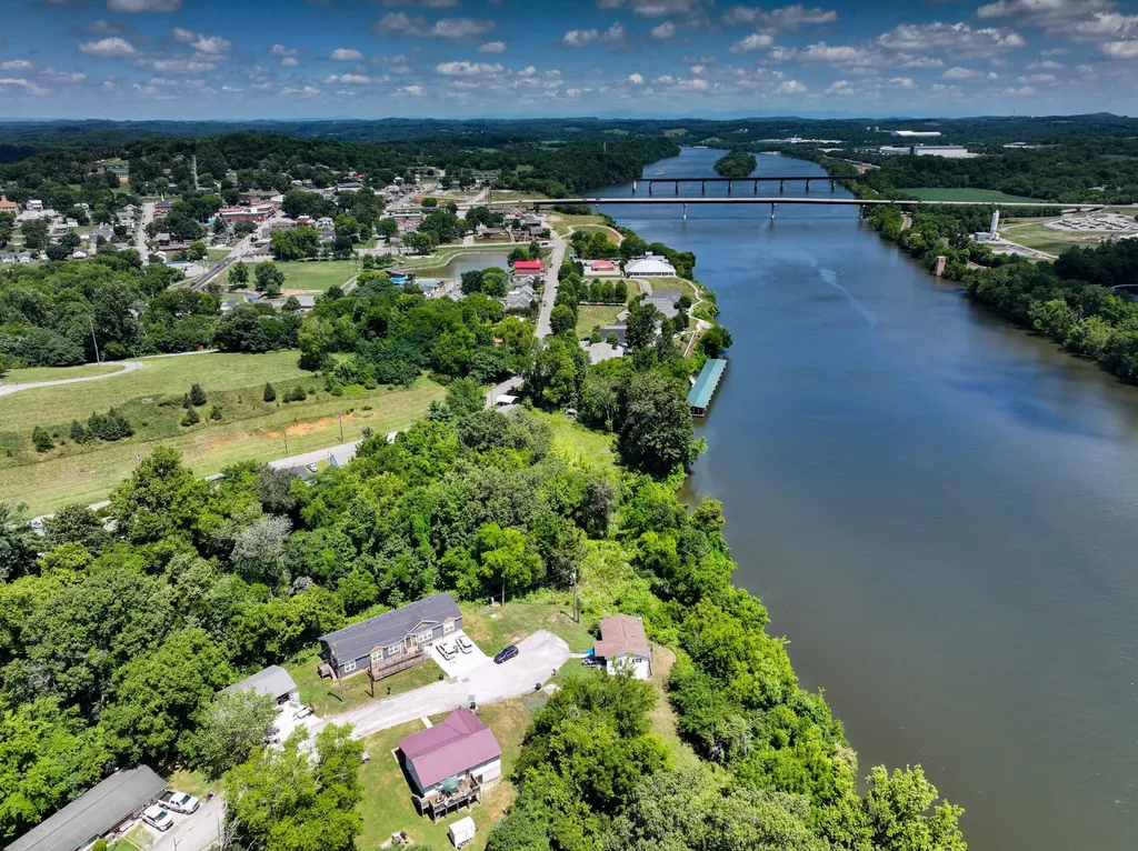 100 Riverview Drive Loudon TN 37774