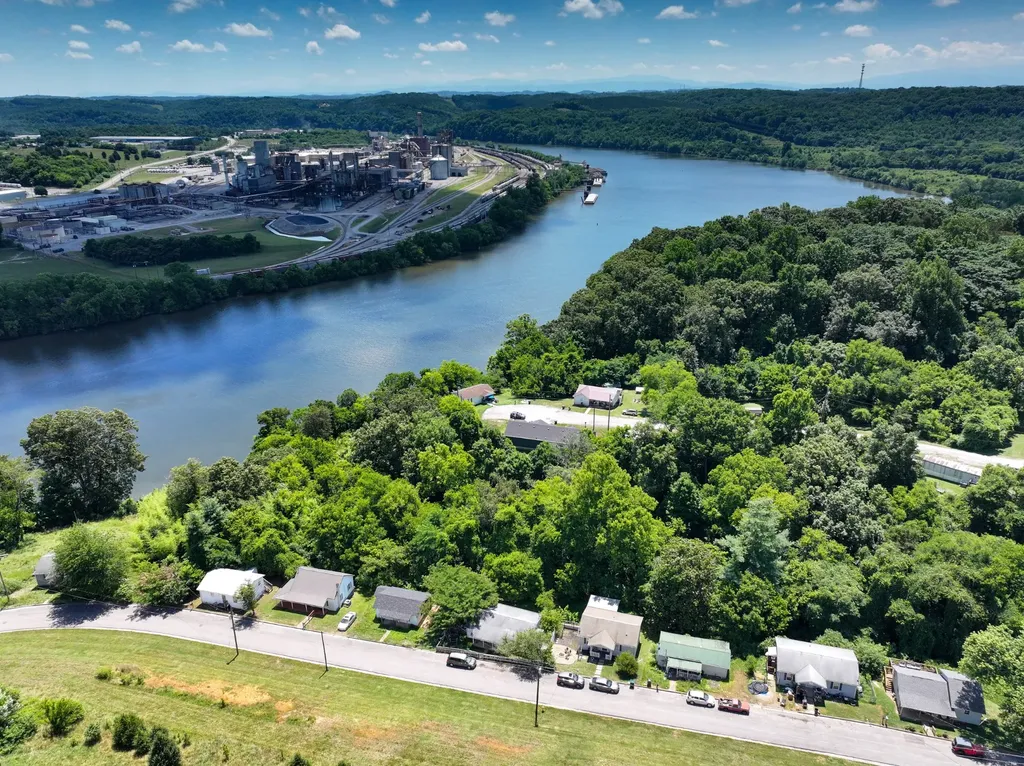 100 Riverview Drive Loudon TN 37774