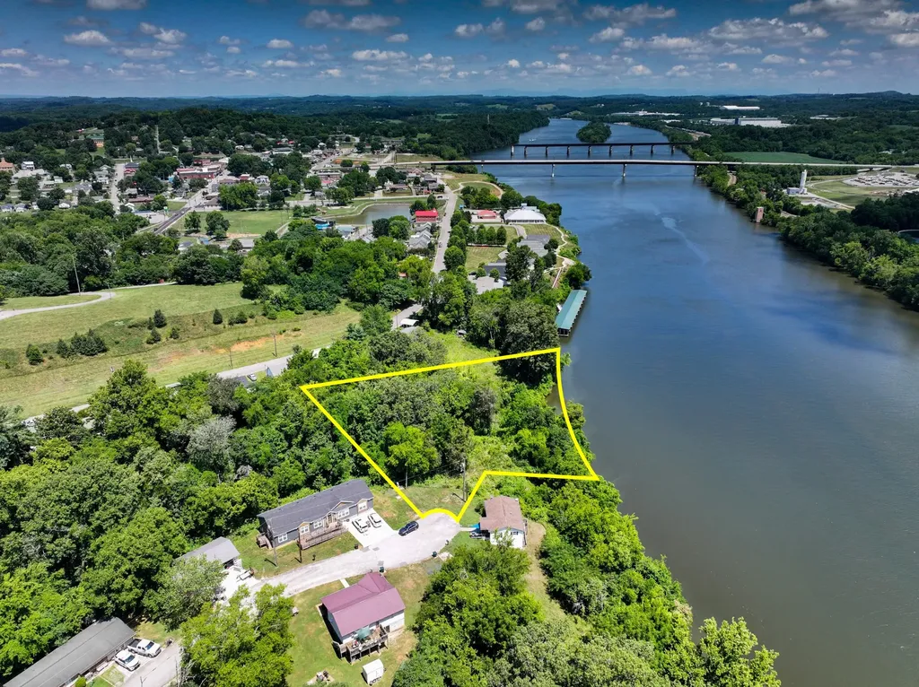 100 Riverview Drive Loudon TN 37774