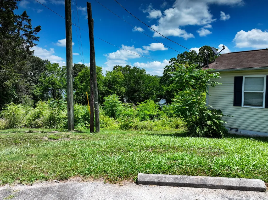 100 Riverview Drive Loudon TN 37774