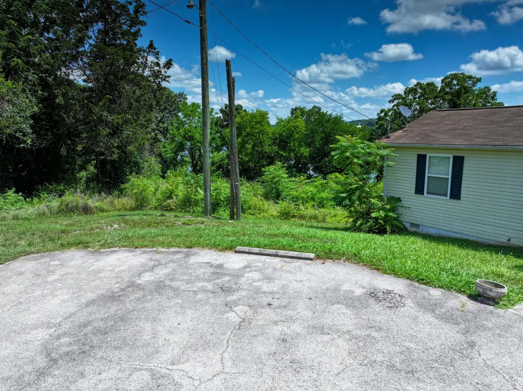 100 Riverview Drive Loudon TN 37774