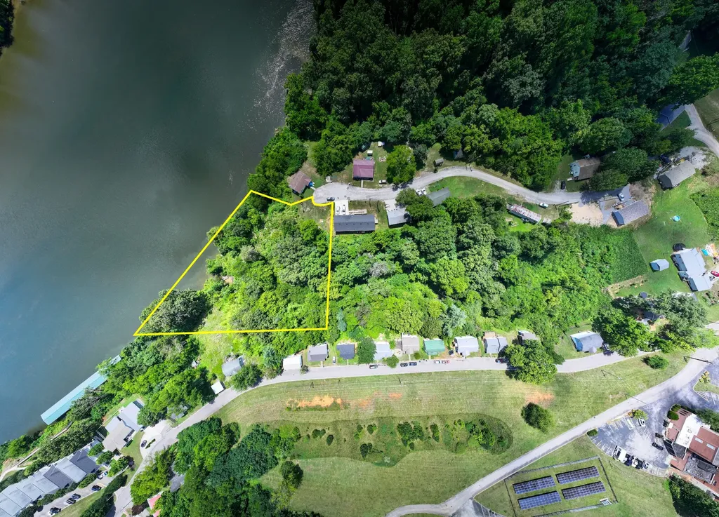 100 Riverview Drive Loudon TN 37774