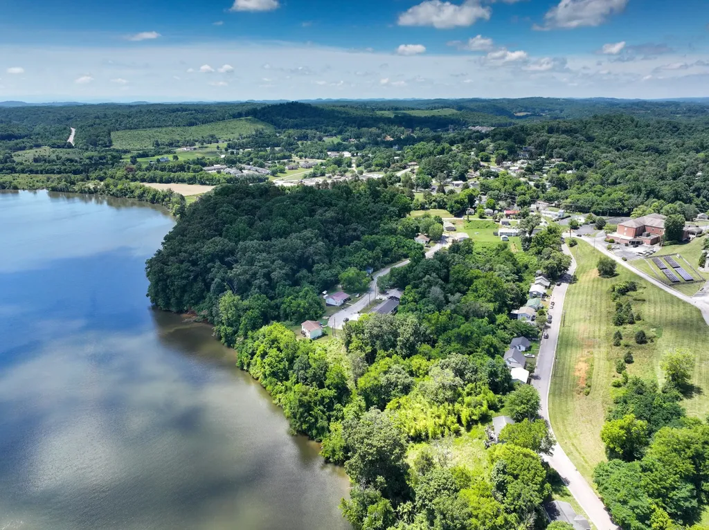 100 Riverview Drive Loudon TN 37774