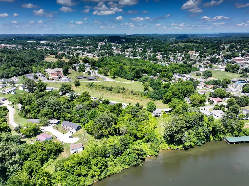 100 Riverview Drive Loudon TN 37774