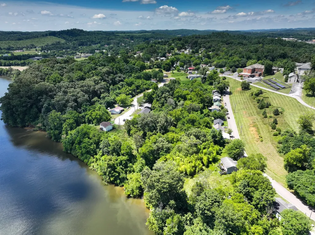 100 Riverview Drive Loudon TN 37774