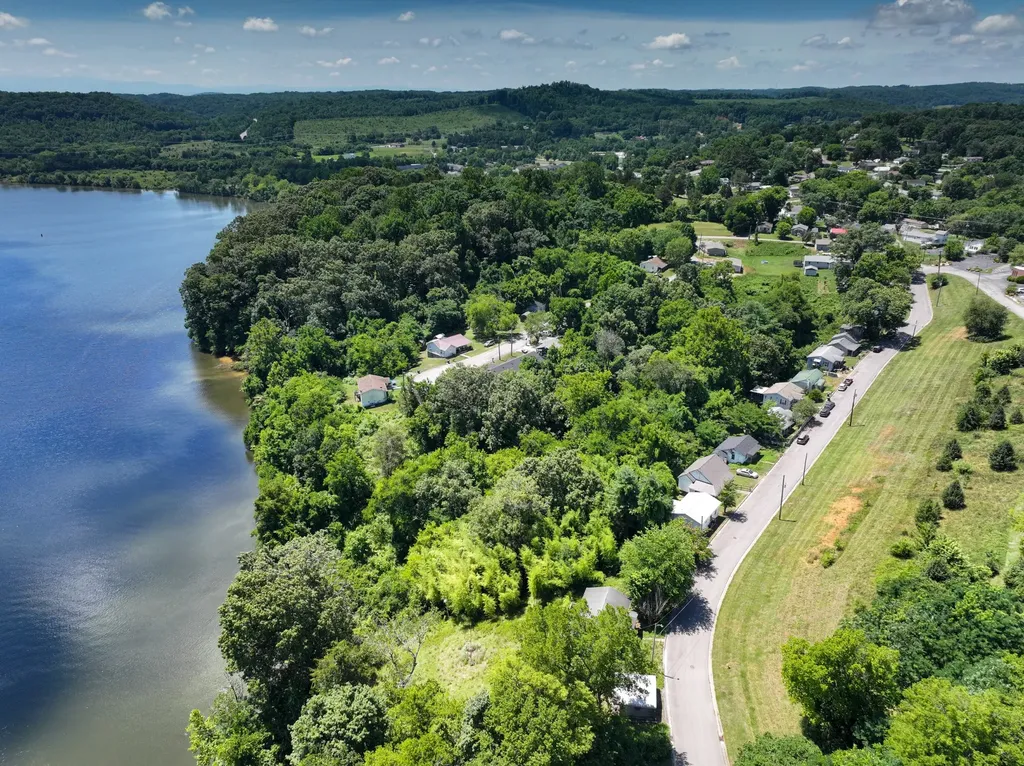 100 Riverview Drive Loudon TN 37774