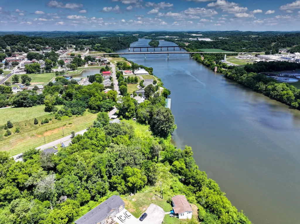 100 Riverview Drive Loudon TN 37774