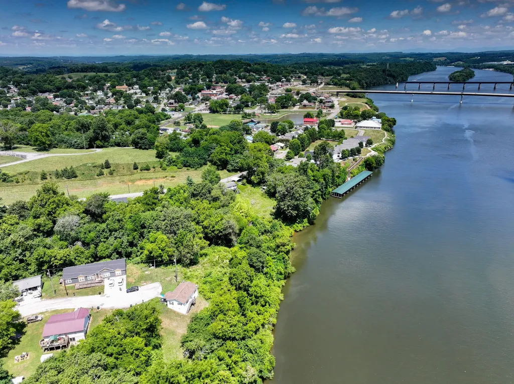 100 Riverview Drive Loudon TN 37774
