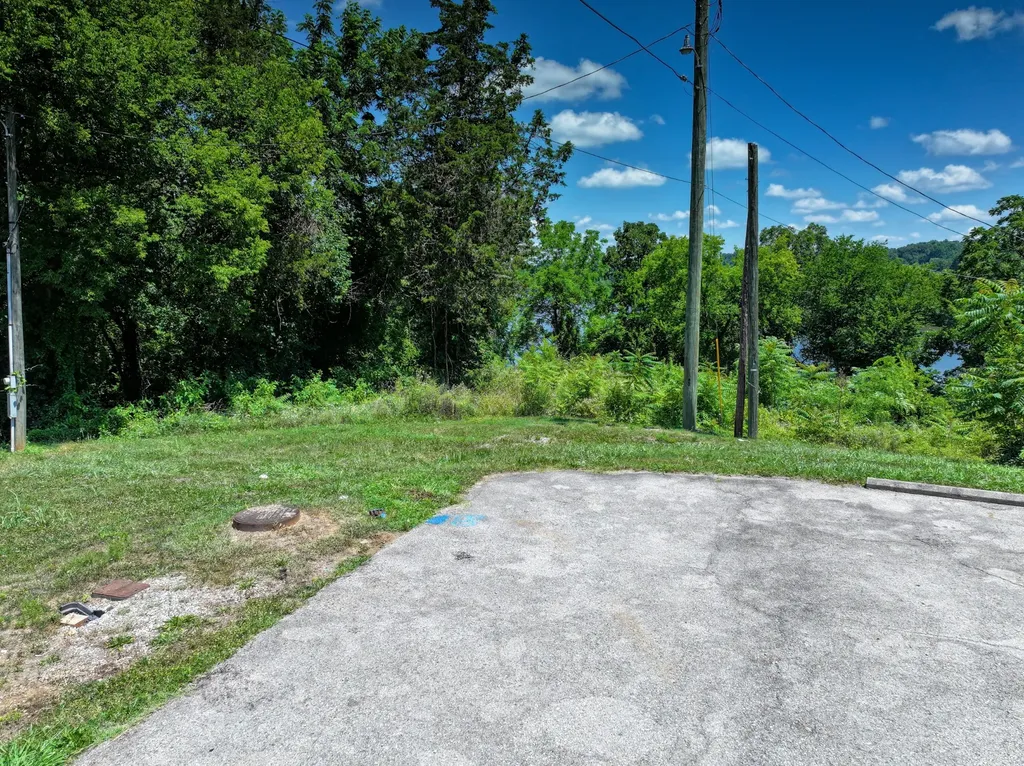 100 Riverview Drive Loudon TN 37774