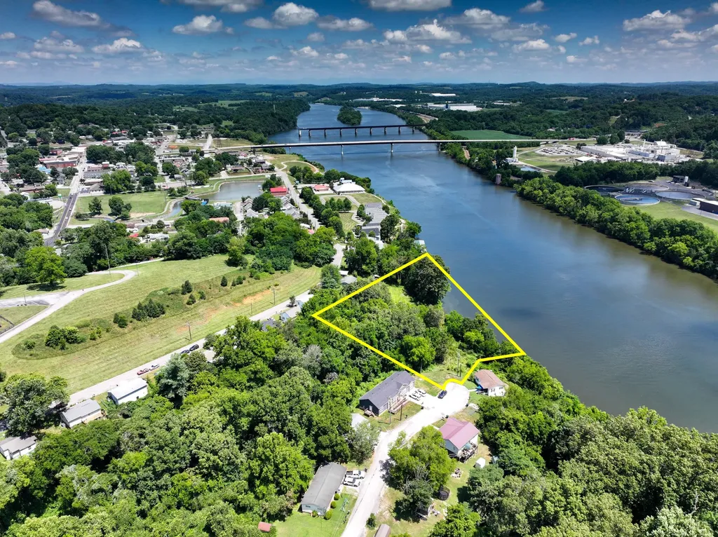100 Riverview Drive Loudon TN 37774