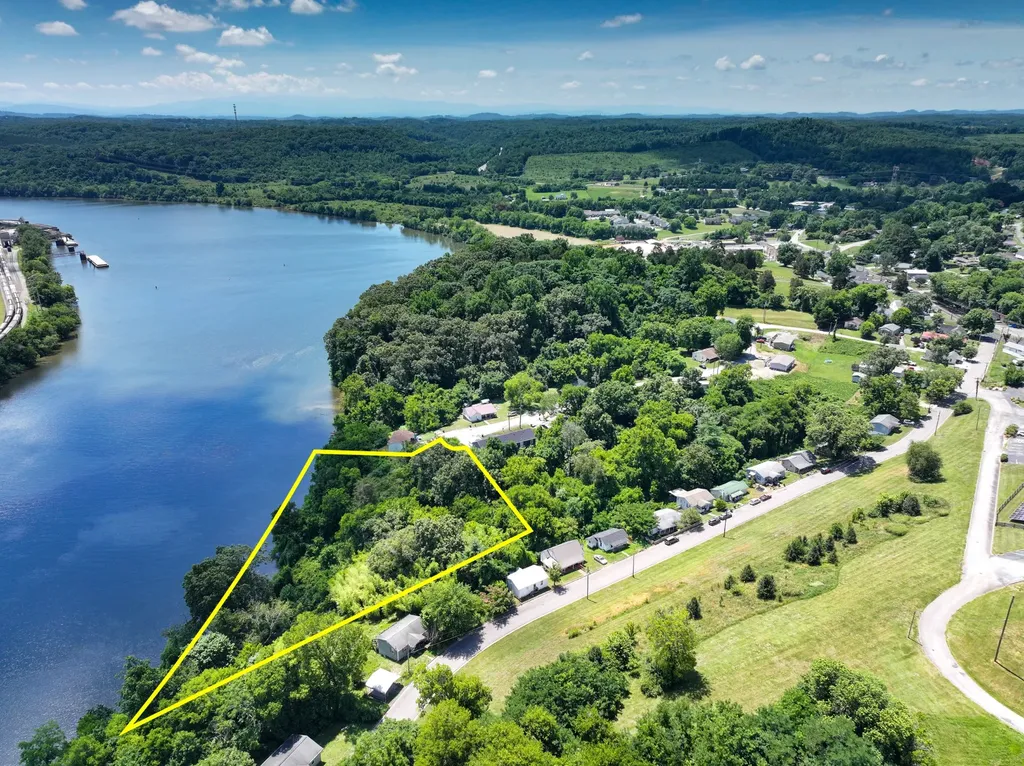 100 Riverview Drive Loudon TN 37774