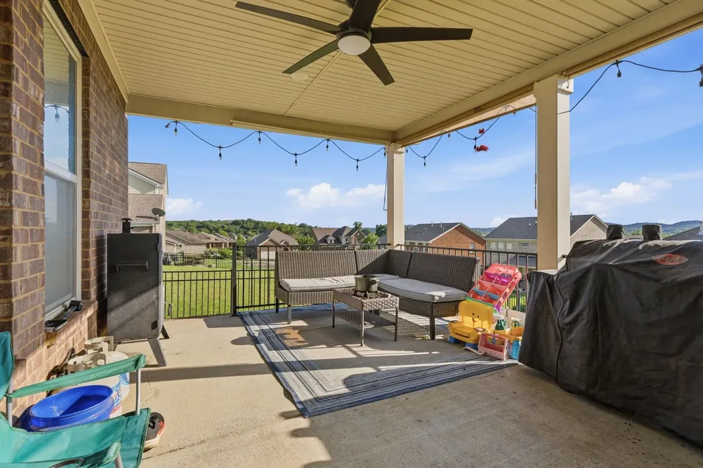 300 Blackthorn Lane Gallatin TN 37066