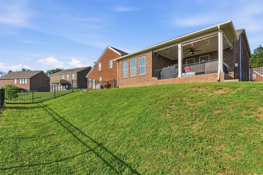 300 Blackthorn Lane Gallatin TN 37066